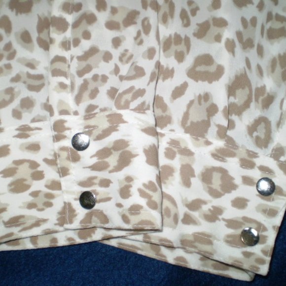 SIZE: 0X~LONG SLEEVE..ANIMAL PRINT..HALF ZIP TOP..NWOT'S - Picture 5 of 7